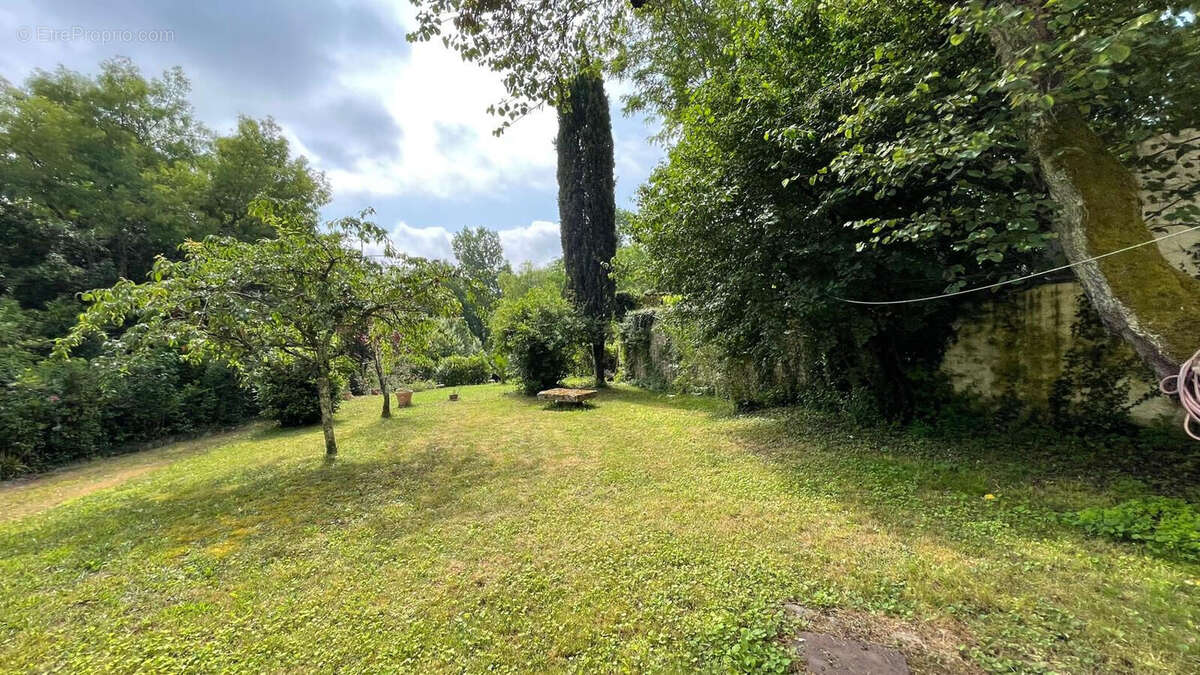 Maison à MORTAGNE-SUR-GIRONDE