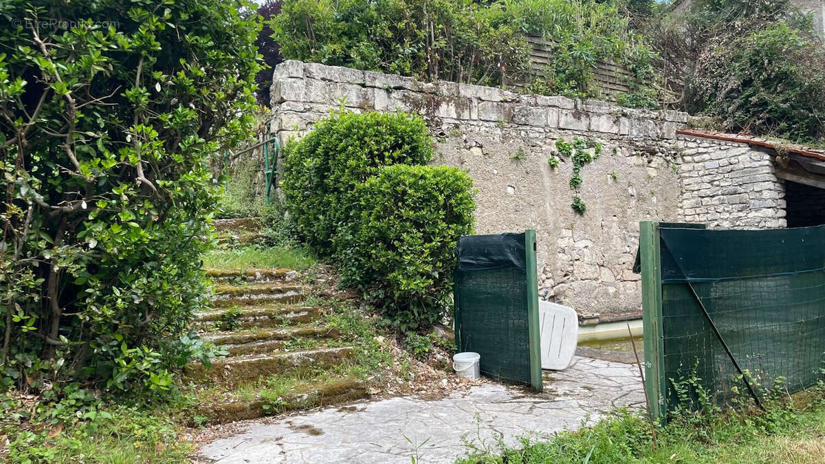 Maison à MORTAGNE-SUR-GIRONDE