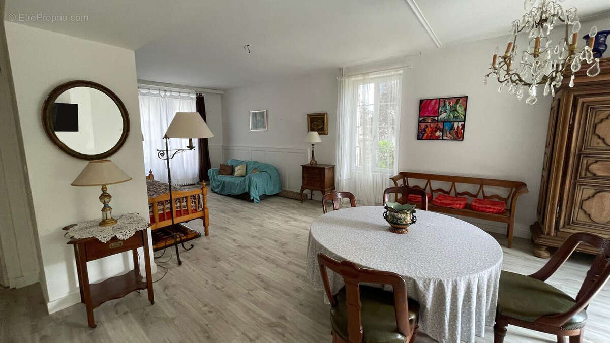 Maison à MORTAGNE-SUR-GIRONDE