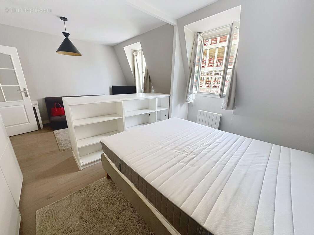 Appartement à NEUILLY-SUR-SEINE
