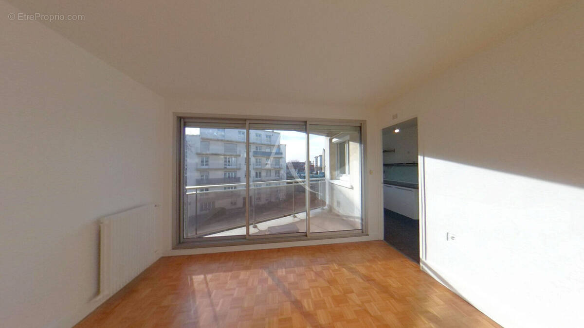 Appartement à LA GARENNE-COLOMBES