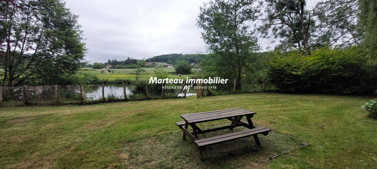 Terrain à SAINT-LEONARD-DES-BOIS