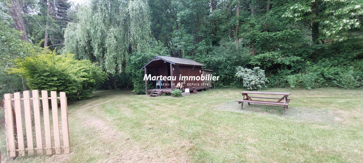 Terrain à SAINT-LEONARD-DES-BOIS