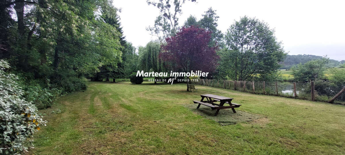 Terrain à SAINT-LEONARD-DES-BOIS