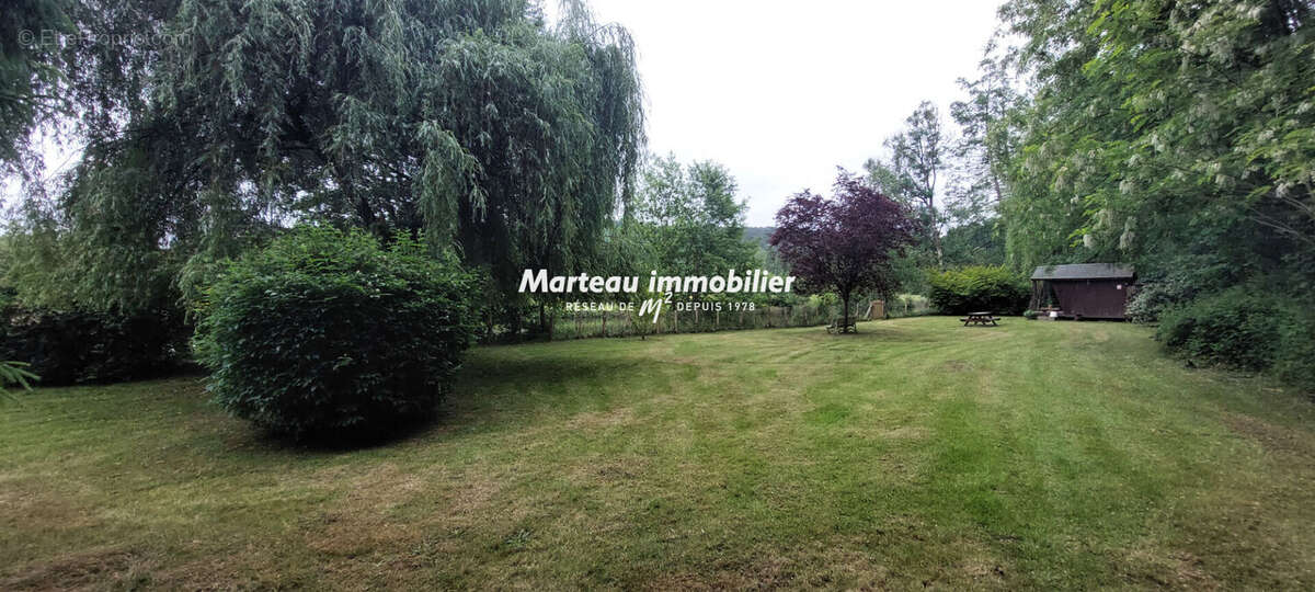 Terrain à SAINT-LEONARD-DES-BOIS