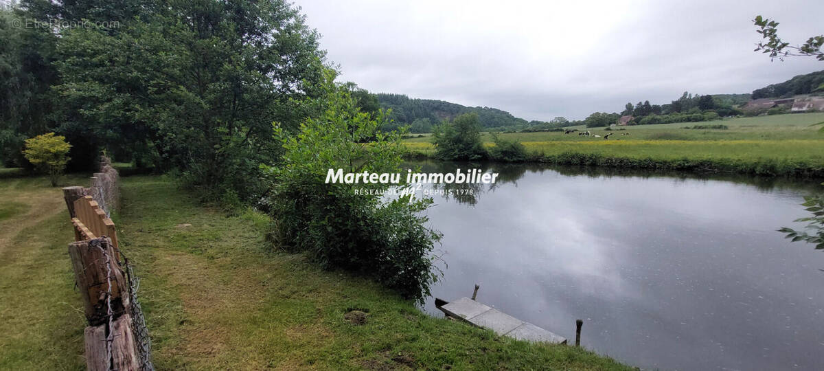 Terrain à SAINT-LEONARD-DES-BOIS