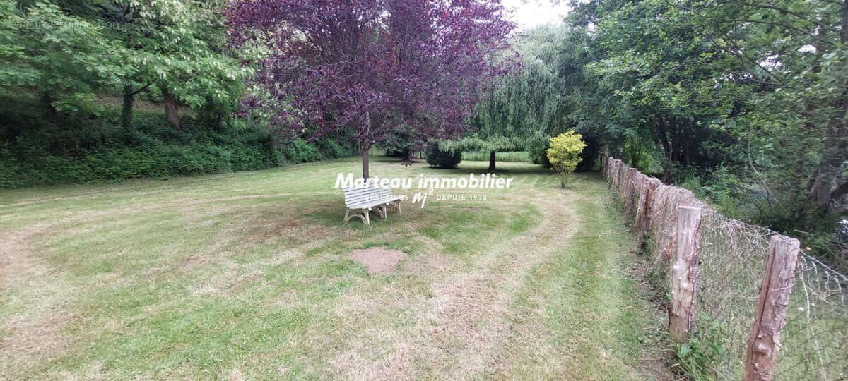 Terrain à SAINT-LEONARD-DES-BOIS