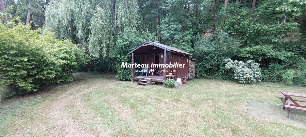 Terrain à SAINT-LEONARD-DES-BOIS