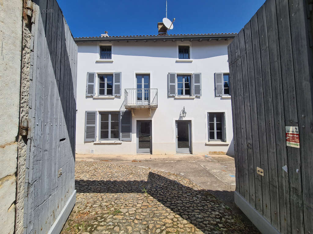 Appartement à CHAMPAGNE-AU-MONT-D&#039;OR