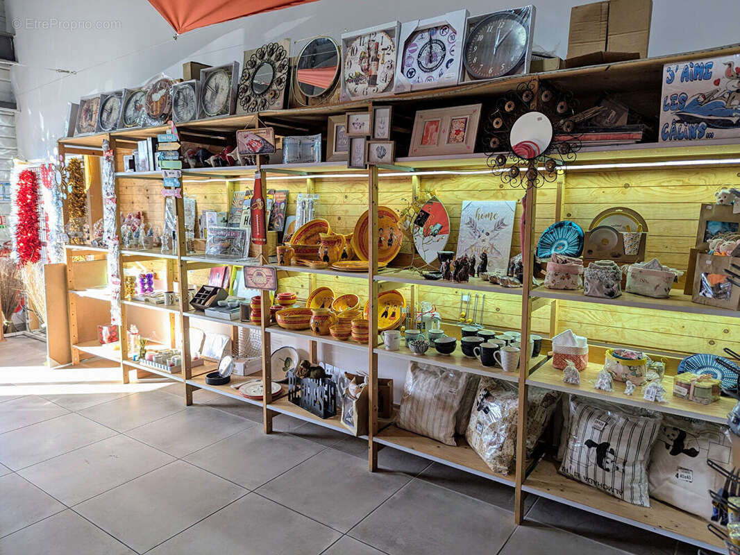 Commerce à LE SOLER