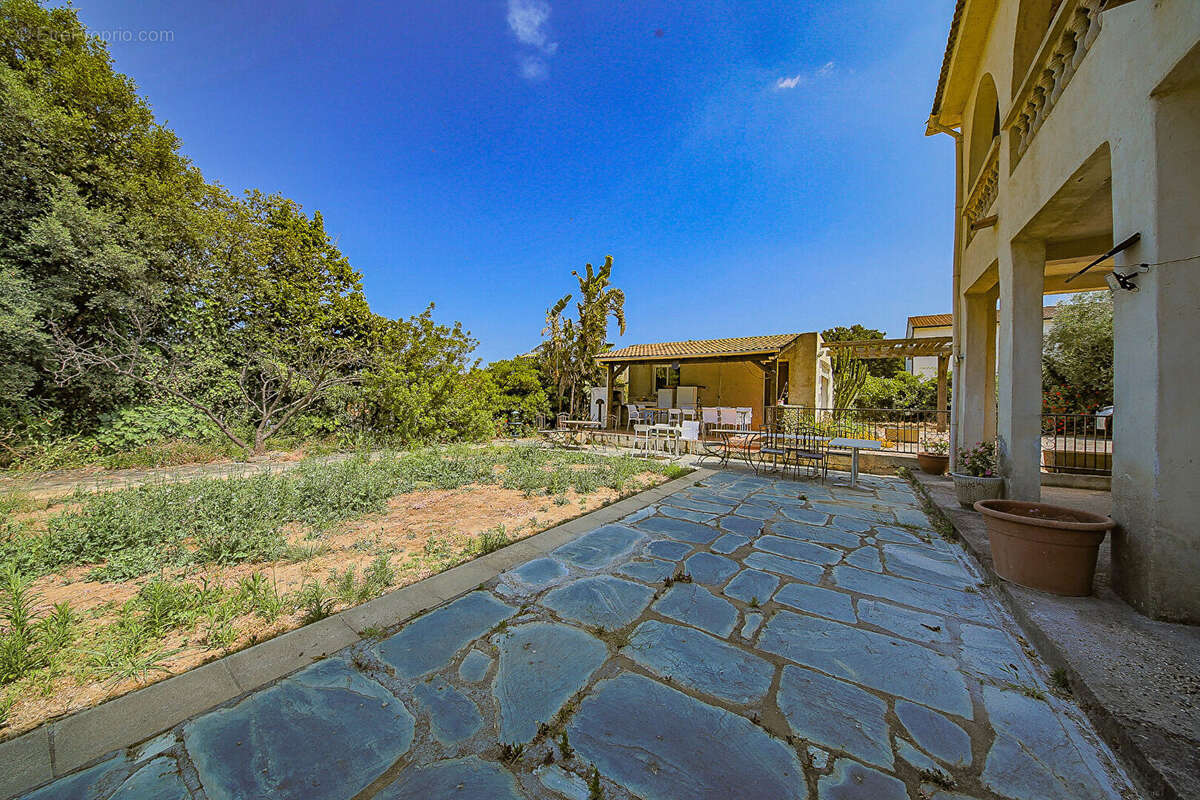 Commerce à BIGUGLIA