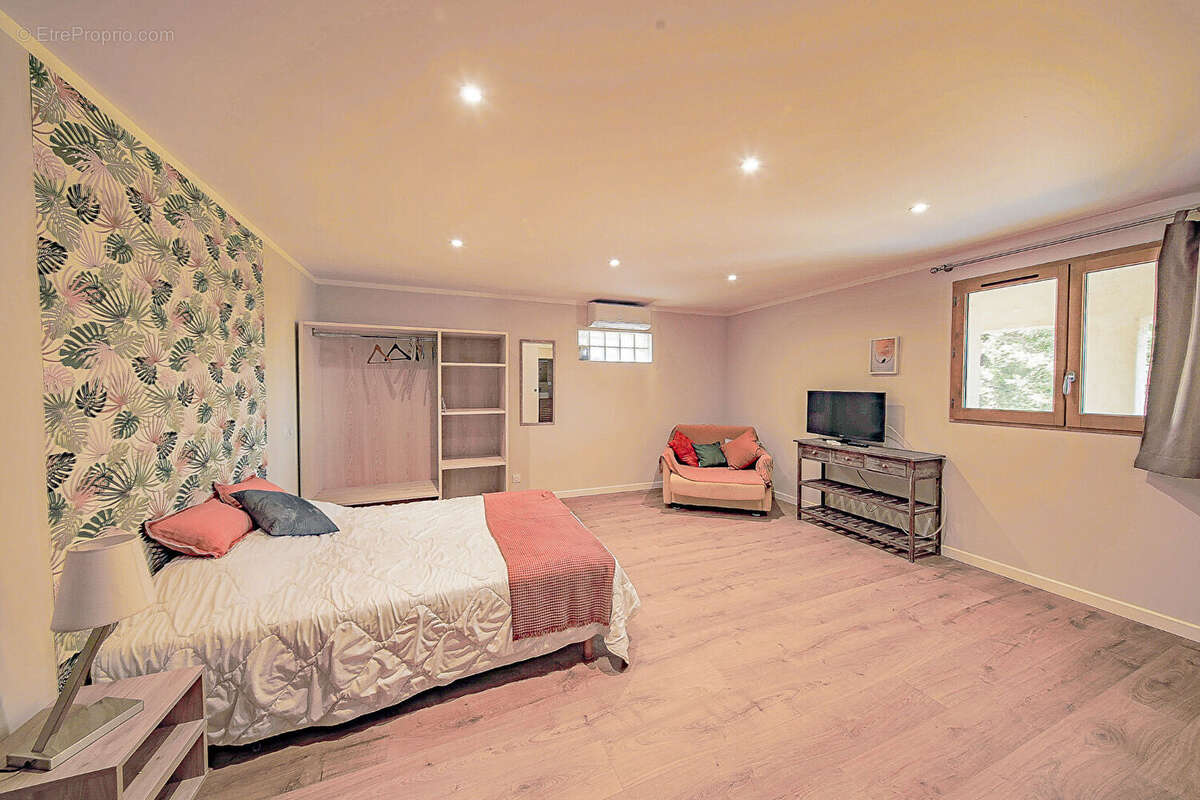 Commerce à BIGUGLIA