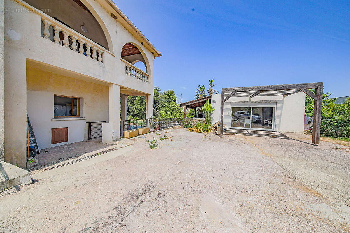 Commerce à BIGUGLIA