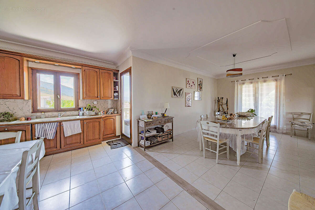 Commerce à BIGUGLIA