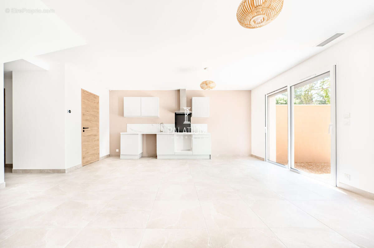 Maison à GREOUX-LES-BAINS