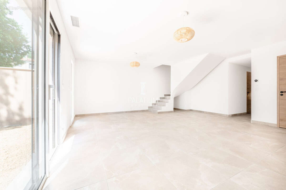 Maison à GREOUX-LES-BAINS