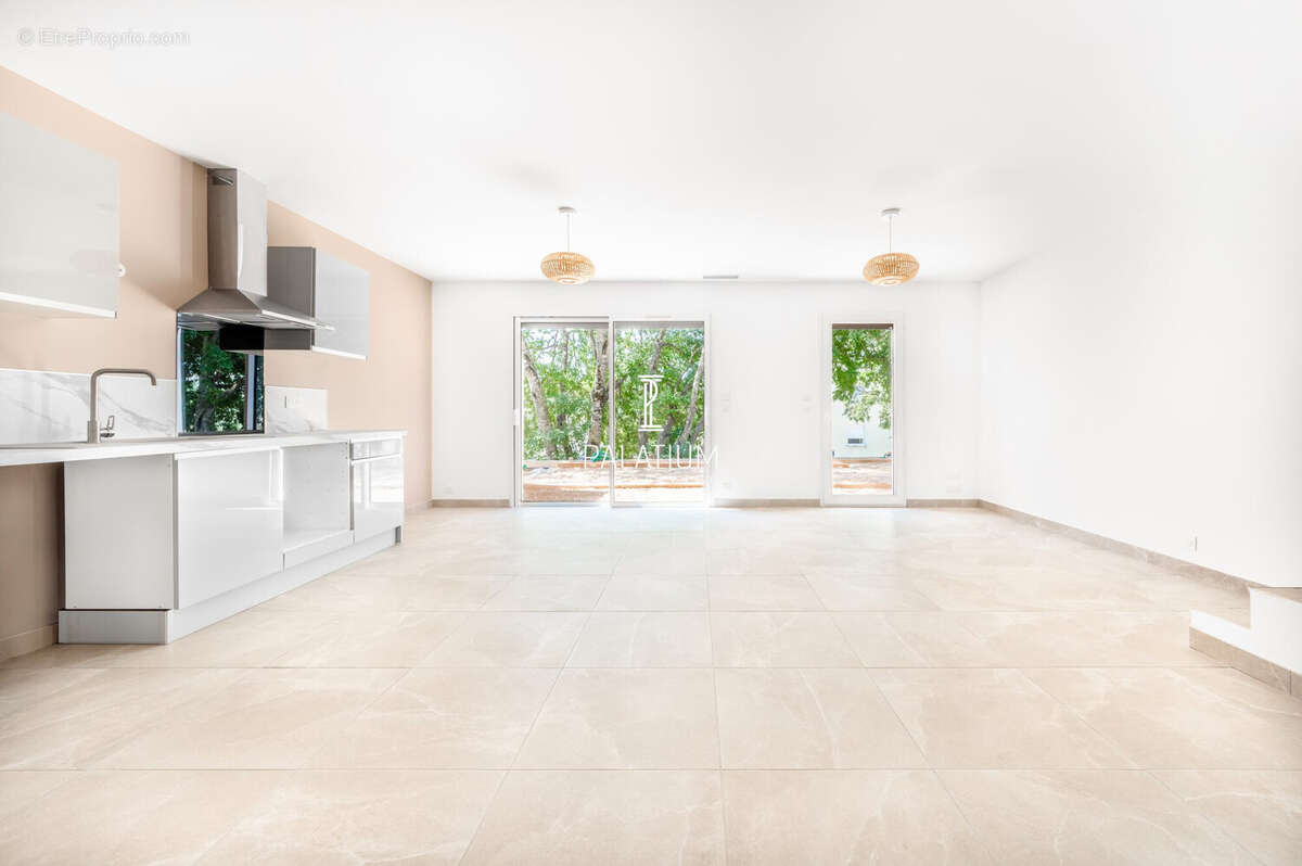 Maison à GREOUX-LES-BAINS