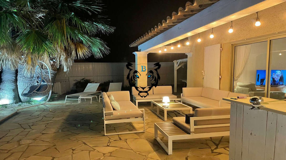 Maison à LES ISSAMBRES