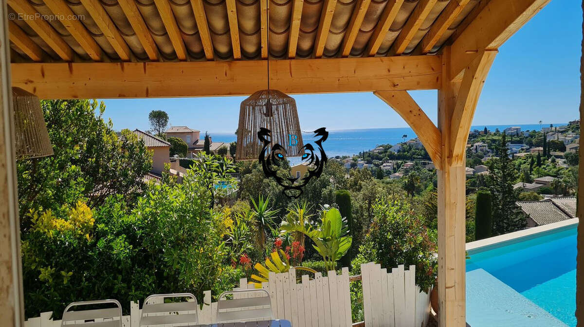 Maison à LES ISSAMBRES