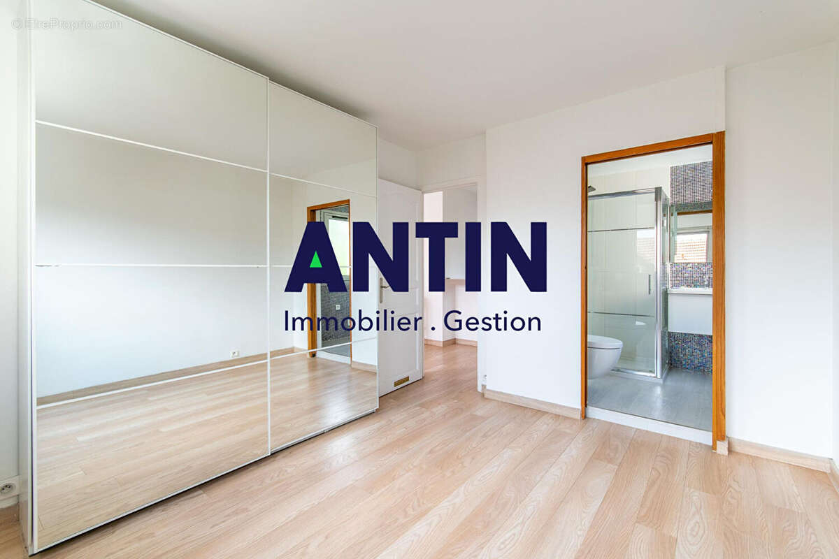 Appartement à LA GARENNE-COLOMBES