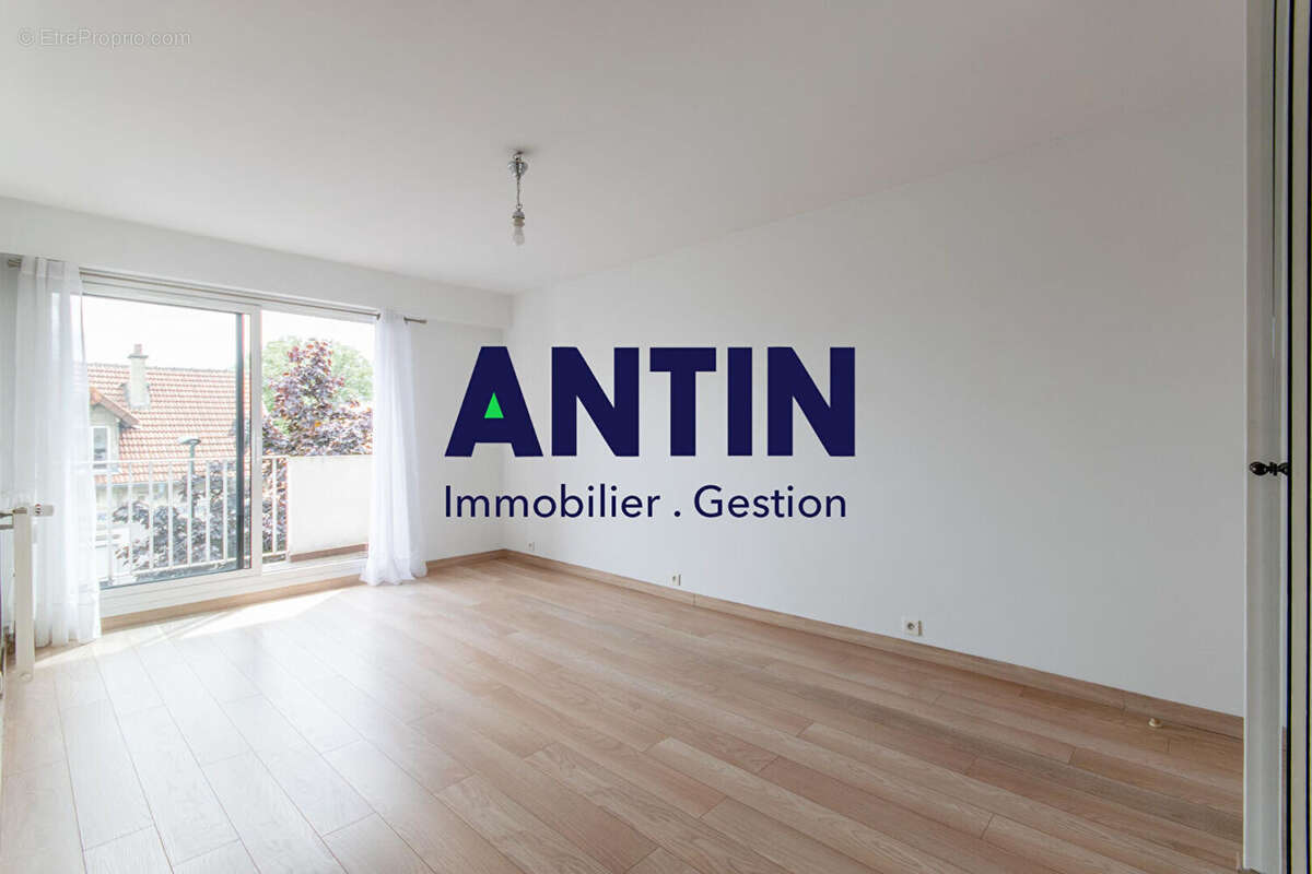 Appartement à LA GARENNE-COLOMBES