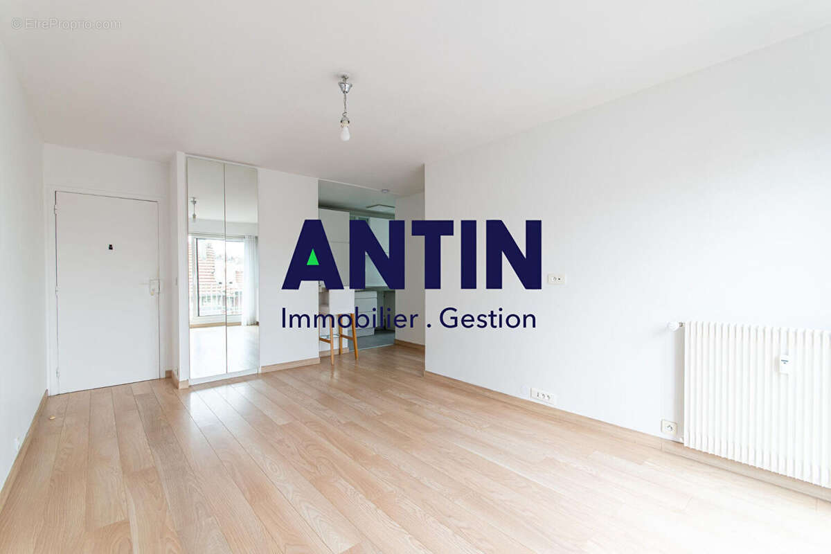 Appartement à LA GARENNE-COLOMBES