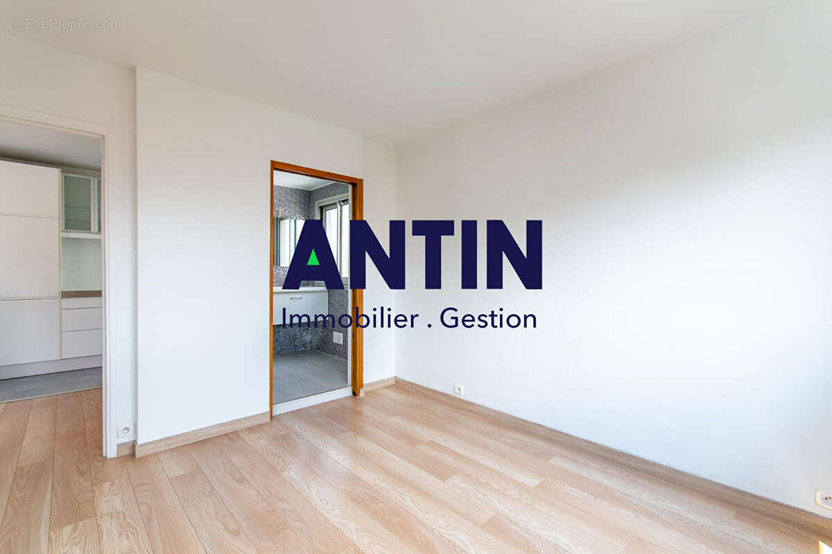 Appartement à LA GARENNE-COLOMBES