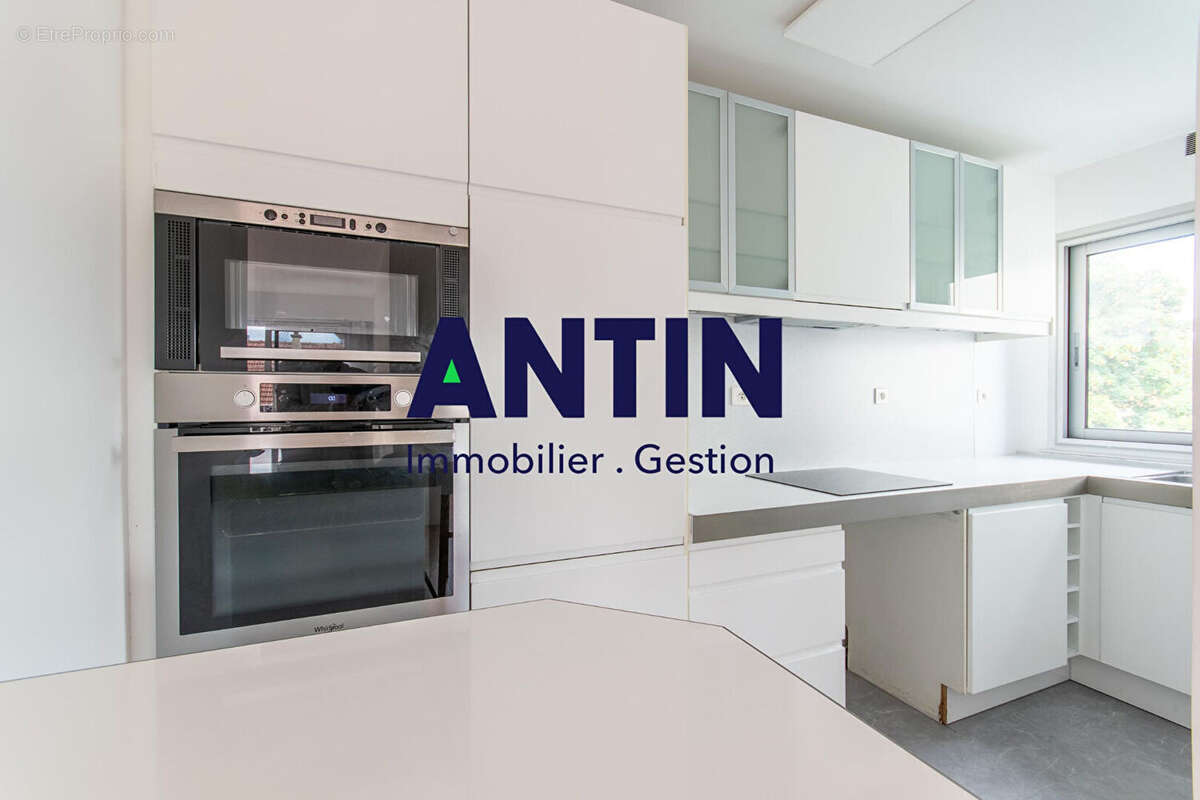 Appartement à LA GARENNE-COLOMBES