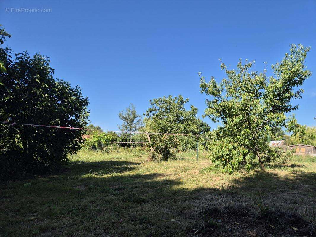 Terrain à GROSBREUIL