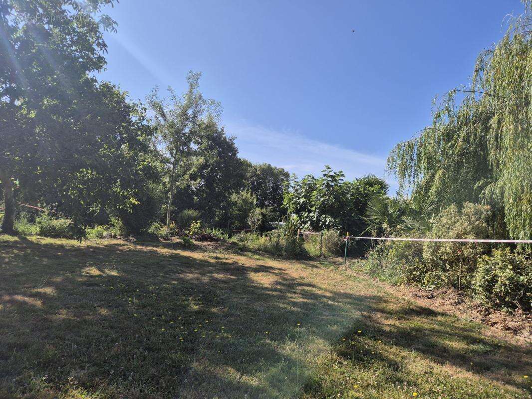 Terrain à GROSBREUIL