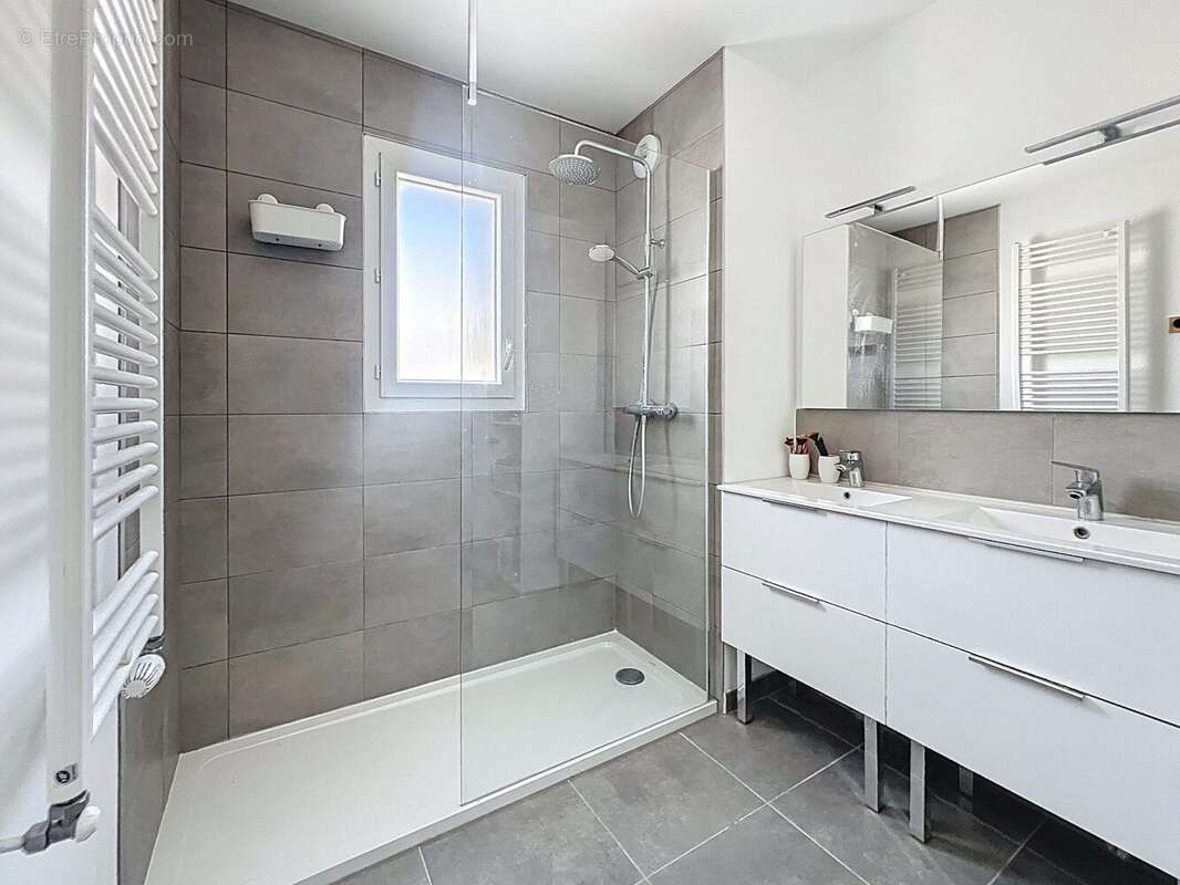 Appartement à VARCES-ALLIERES-ET-RISSET