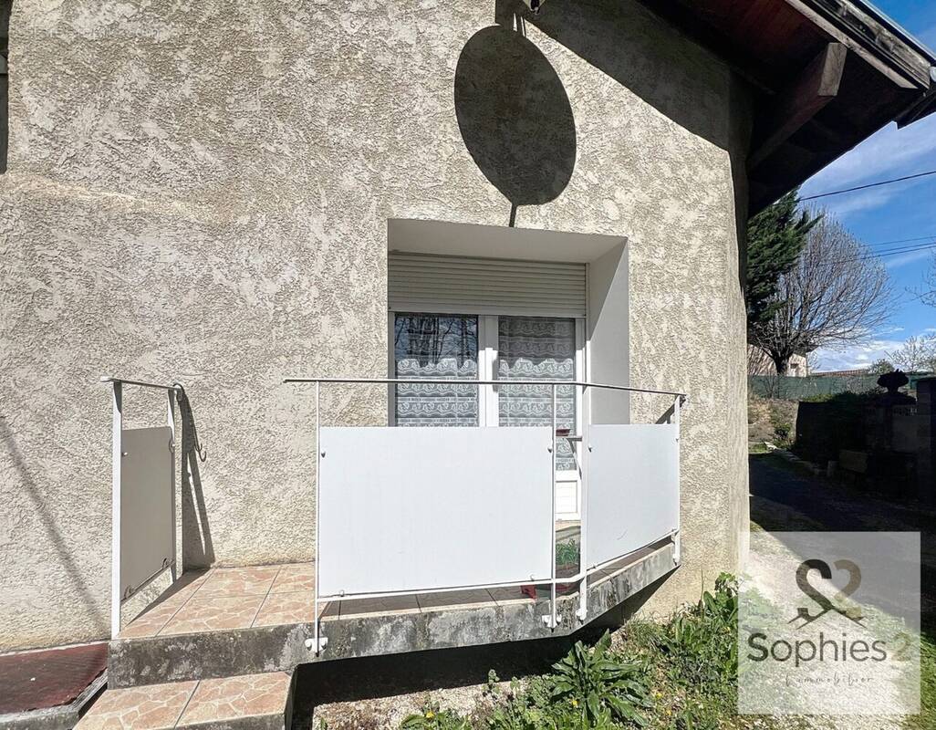 petite terrasse exposée sud - Maison à SEYSSINS