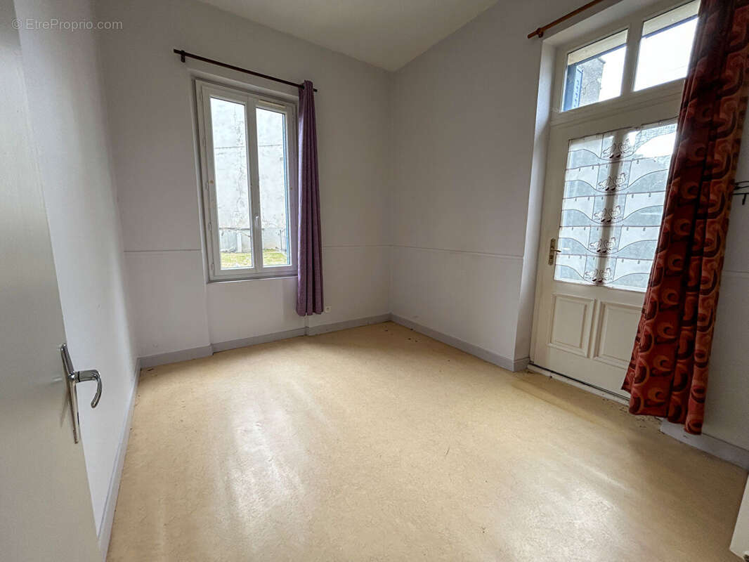 Appartement à NERIS-LES-BAINS