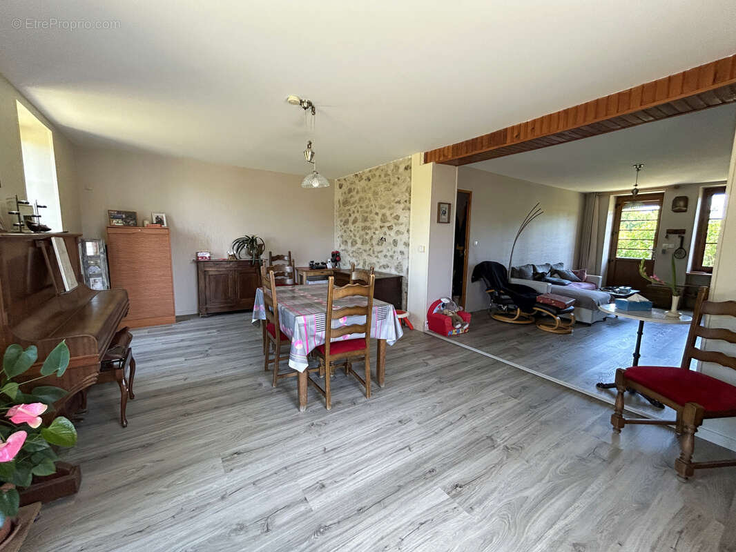 Maison à LOUROUX-DE-BEAUNE