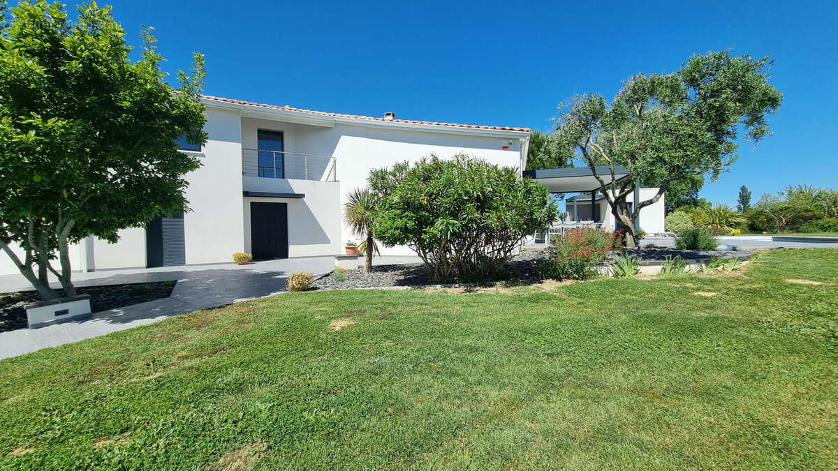 Maison à SAINT-LEON