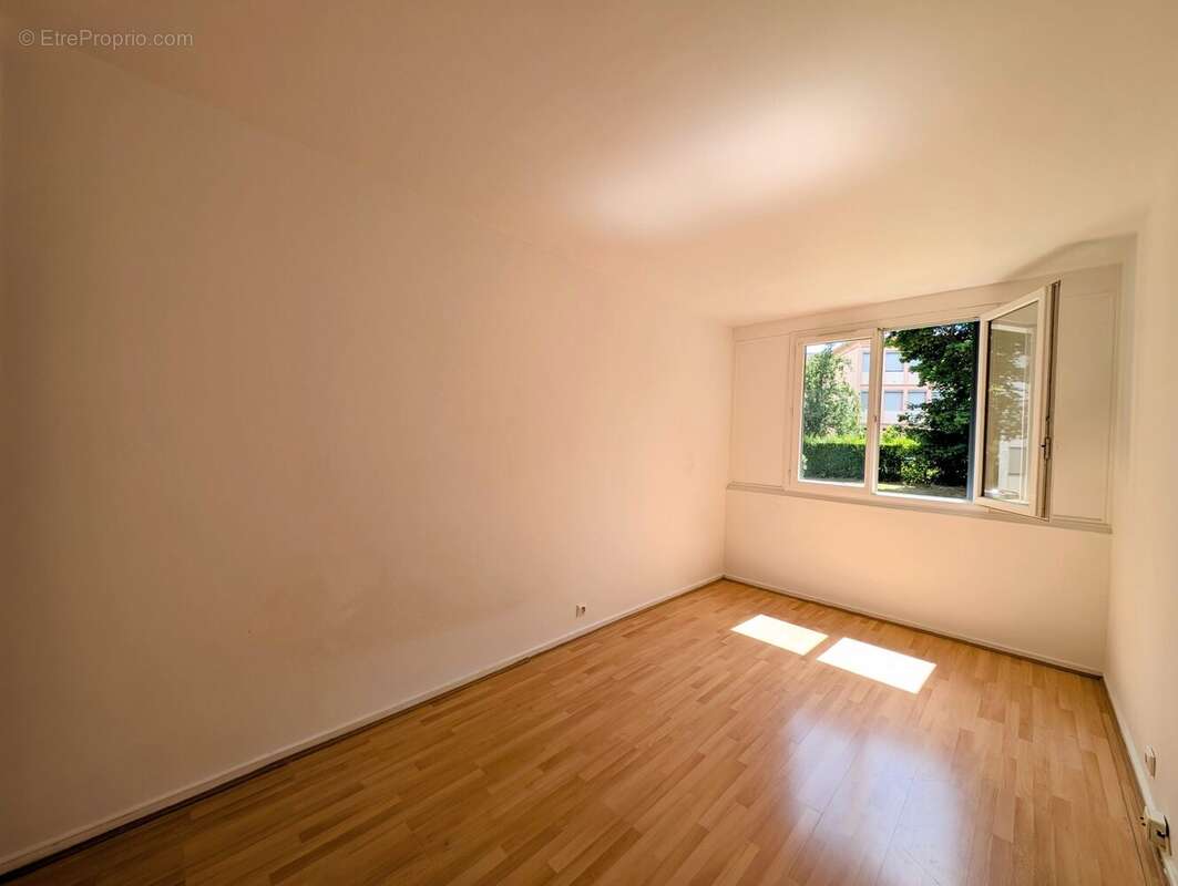 Appartement à LES CLAYES-SOUS-BOIS