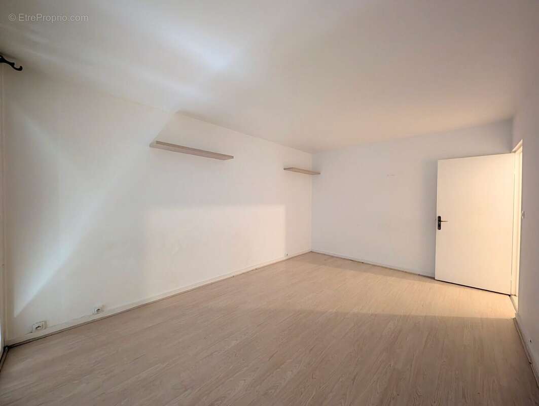 Appartement à LES CLAYES-SOUS-BOIS