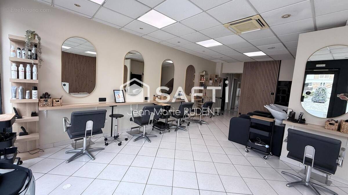 Photo 1 - Commerce à LA VILLE-DU-BOIS