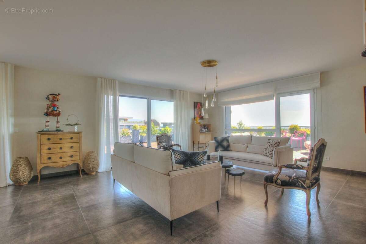 Appartement à THOIRY