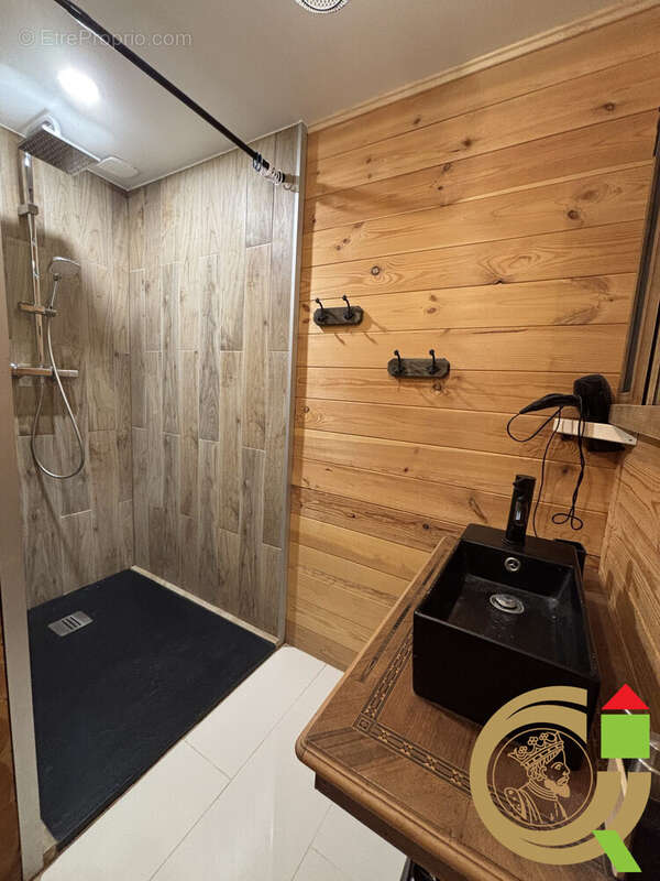 Maison à LA MADELAINE-SOUS-MONTREUIL