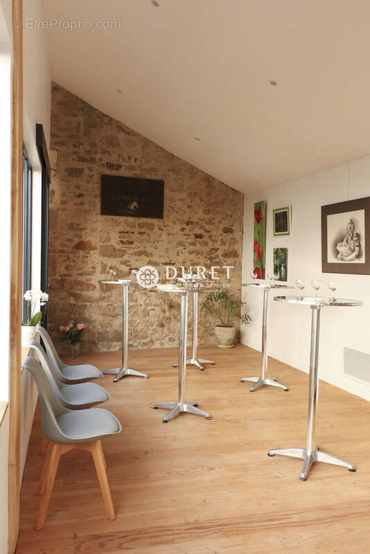 Commerce à MORTAGNE-SUR-SEVRE