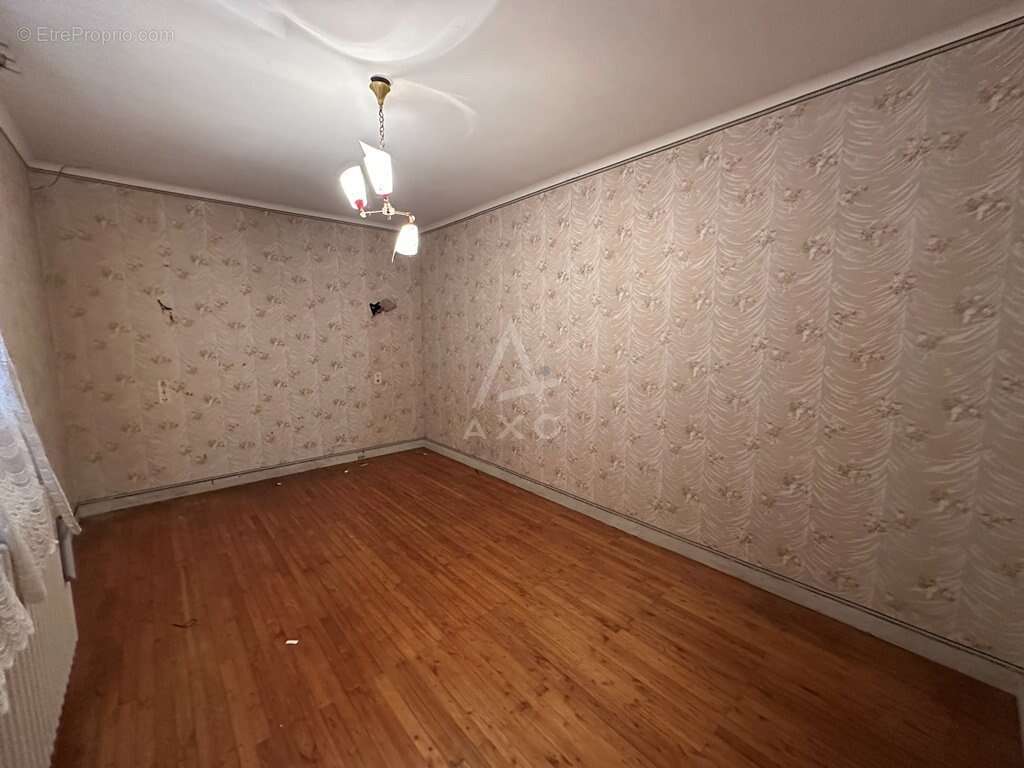 Maison à LES LANDES-GENUSSON