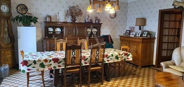 Maison à LES LANDES-GENUSSON