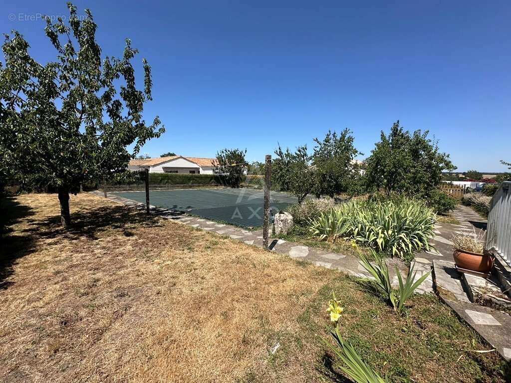 Maison à LES LANDES-GENUSSON