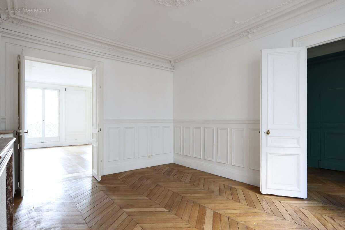 salle à manger  - Appartement à PARIS-10E