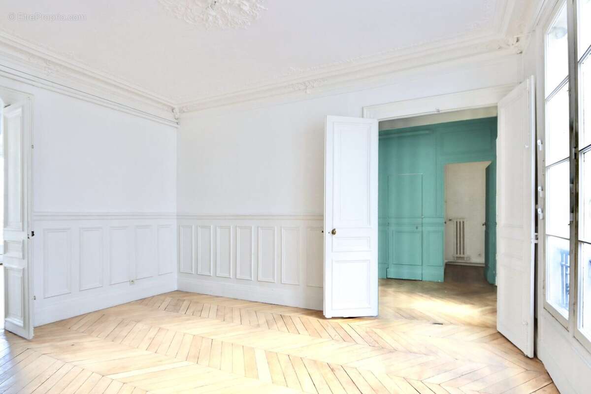 Salle à manger  - Appartement à PARIS-10E