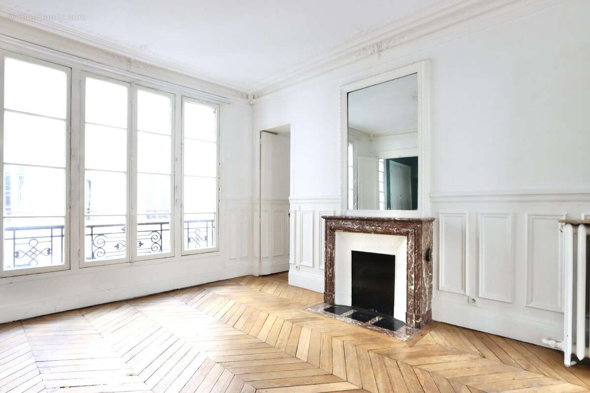 Salle à manger  - Appartement à PARIS-10E