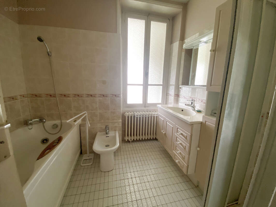 Maison à BIARS-SUR-CERE