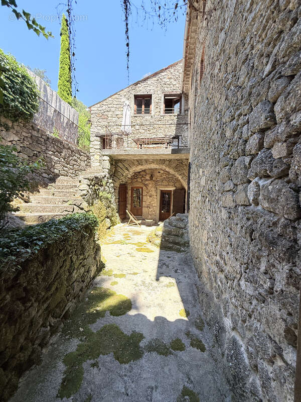 Maison à SAINT-ANDRE-DE-MAJENCOULES