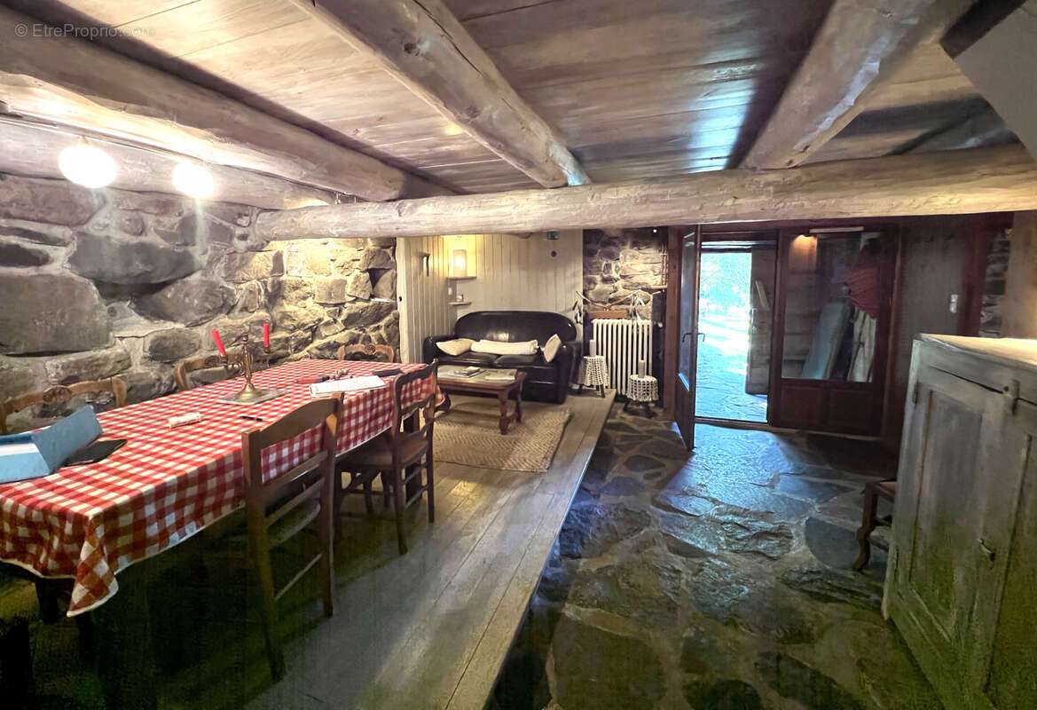 Maison à SAINT-FRONT